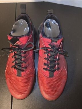 Nike Herache Sz. 10 Red/Black Mens Athletic Sneakers